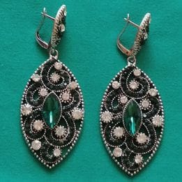 Серьги-люстры с зелеными кристаллами